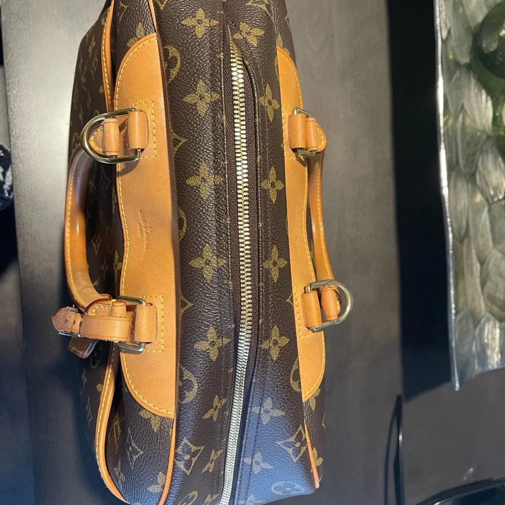 π Louis Vuitton Monogram Deauville Bag π - Picture 4 of 11